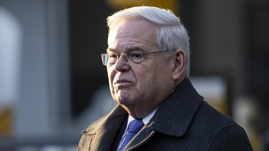 ABD'de hakkındaki rüşvet ve yolsuzluk suçlamalarıyla yargılanan ve jüri tarafından