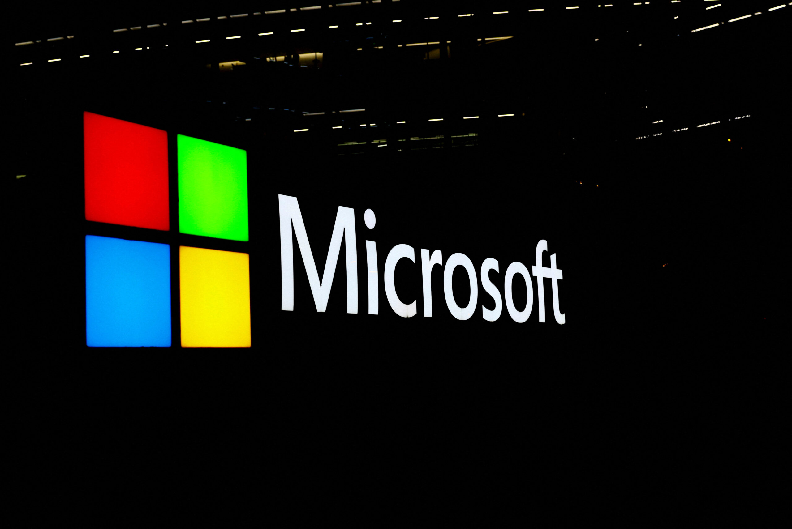Microsoft, 2025'te yapay zeka destekli veri merkezleri için 80 milyar