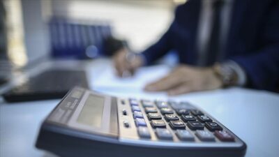 Kamu görevlileri ile memur emeklilerinin aylık ve ücretlerinde bu aydan