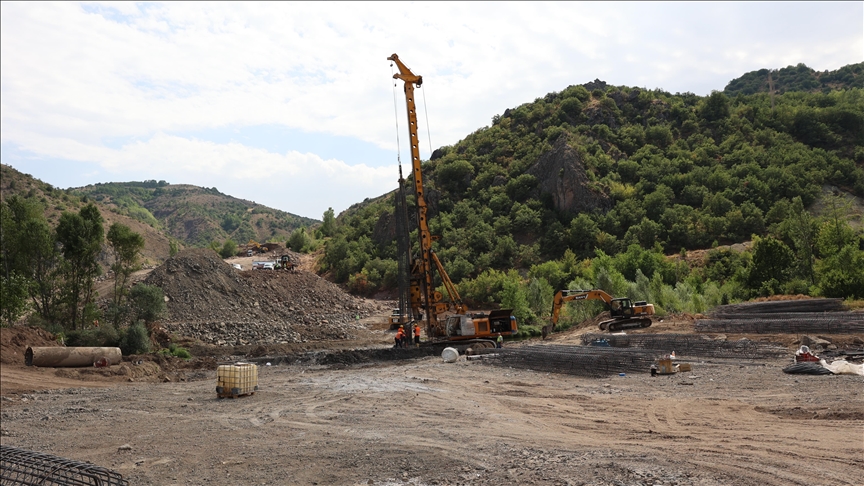 Sivas Valisi Yılmaz Şimşek, Doğanşar ile Koyulhisar arasında yapımı devam