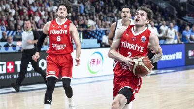 A Milli Basketbol Takımımız, Avrupa Basketbol Şampiyonası yarı finalinde Yunanistan'ı