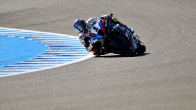 Milli motosikletçi Toprak Razgatlıoğlu, 2025 Dünya Superbike'ta şampiyonluğa ulaştı.
