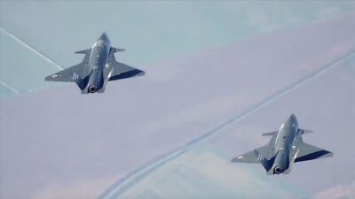 Bayraktar KIZILELMA'nın akıllı filo otonomisi kabiliyetine yönelik test uçuşunda, dünya