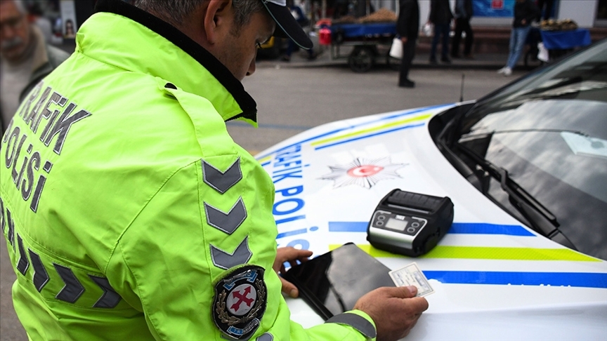 Trafik Kanunu'nda yapılan düzenlemelerle kırmızı ışık ihlali yapan, drift ve