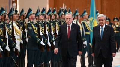 Cumhurbaşkanı Recep Tayyip Erdoğan, resmi ziyaret için geldiği Kazakistan'ın başkenti