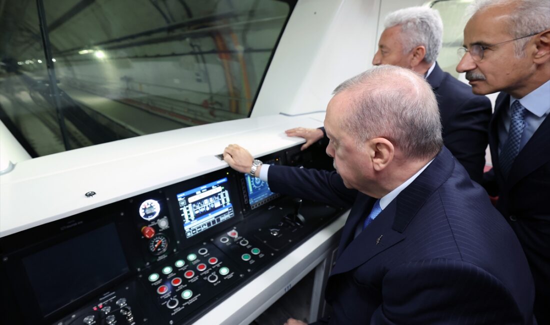 Cumhurbaşkanı Erdoğan, Halkalı-İstanbul Havalimanı Metro Hattı'na ilişkin, "Toplam 69 kilometre