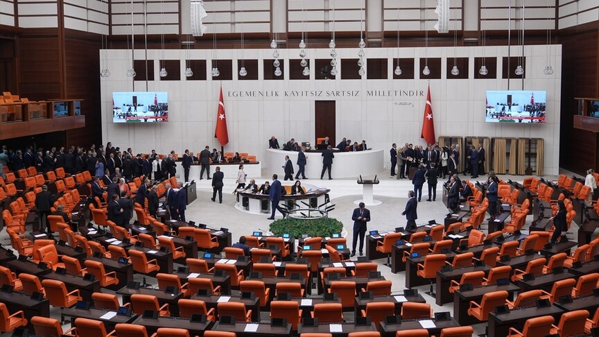 TBMM Genel Kurulu'nda, Sayıştay Başkanlığına yeniden Metin Yener seçildi.
