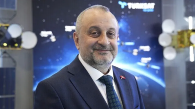 Ulaştırma ve Altyapı Bakan Yardımcılığına Ahmet Hamdi Atalay getirildi.
