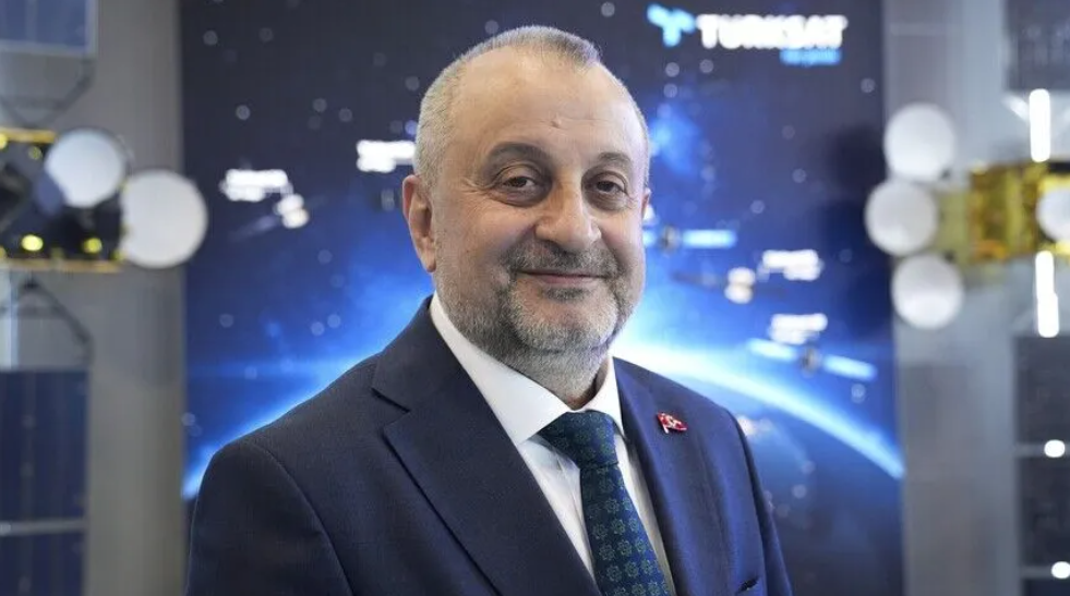 Ulaştırma ve Altyapı Bakan Yardımcılığına Ahmet Hamdi Atalay getirildi.

