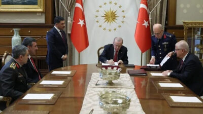 Cumhurbaşkanı Recep Tayyip Erdoğan başkanlığında gerçekleştirilen Yüksek Askeri Şura (YAŞ)