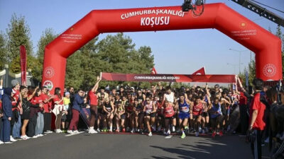 Cumhurbaşkanlığı Yarı Maratonu, Ankara'da düzenlendi.
